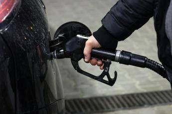 Carburanti rallenta ma non si ferma corsa dei prezzi per diesel e benzina