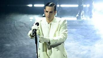 Crans Montana Achille Lauro visita i giovani ricoverati al Niguarda Crans Montana Achille Lauro visita i giovani ricoverati al Niguarda