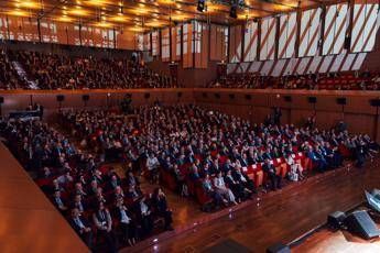 Economia Fontana Lombardia motore del Paese da consulenti finanziari contributo importante