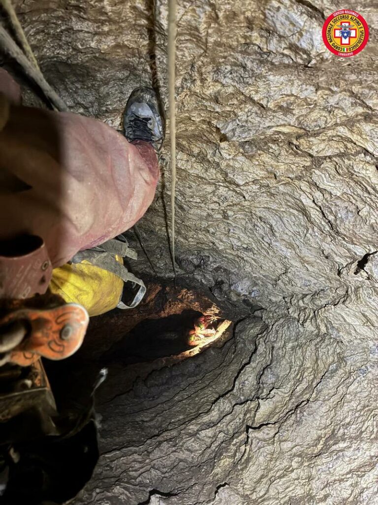 Esercitazione speleologica a Dossena cinquanta tecnici del Soccorso Alpino impegnati nella Grotta delle Palme