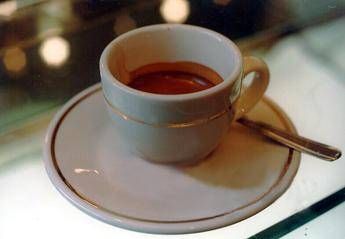 Il caffe e leffetto sul sonno lo studio e lorario ideale per lultima tazzina