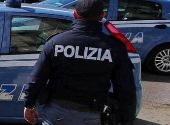 Inseguimento a Ostia auto in fuga dalla polizia investe due ragazze