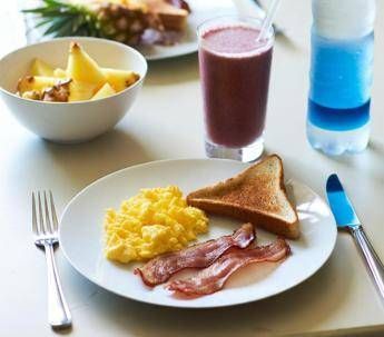 La colazione ideale Abbondante con fibre o proteine lo studio spiega perche