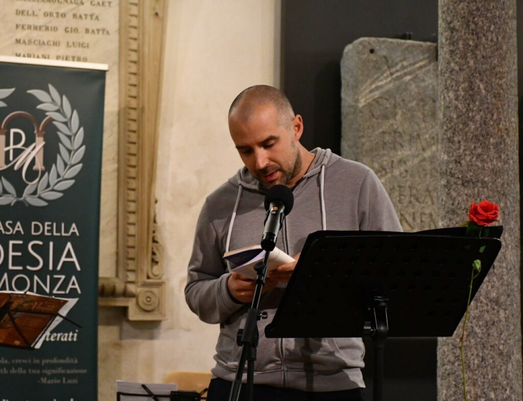 Liceo “Falcone” di Bergamo, poesia protagonista: confronto tra amore e realtà con Luca Minola