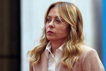 Meloni Italia non e Repubblica banane regole si rispettano