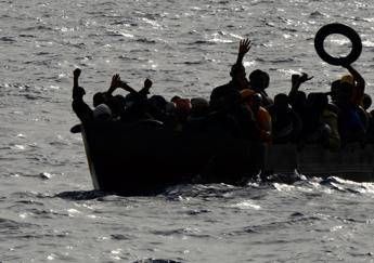 Migranti naufragio al largo di Lampedusa disperso un bimbo