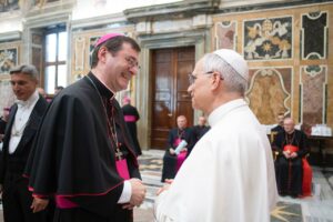 Mons. Rudelli con Papa Leone XIV Mons. Rudelli con Papa Leone XIV