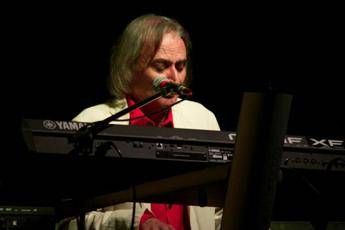 Morto a 78 anni Paki Canzi voce di Donna felicita e frontman del gruppo Nuovi Angeli Morto a 78 anni Paki Canzi voce di Donna felicita e frontman del gruppo Nuovi Angeli