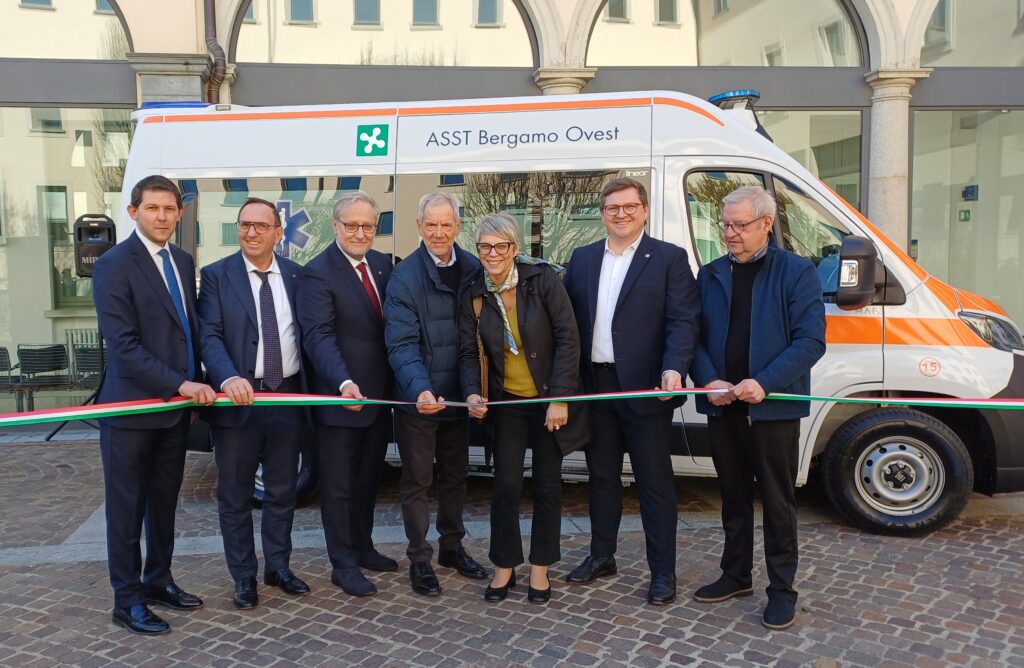 Nuova ambulanza per l’ASST Bergamo Ovest inaugurazione a Treviglio durante Emergenzopoli