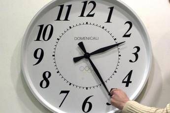 Ora legale 2026 cambio sempre piu vicino quando e come spostare le lancette