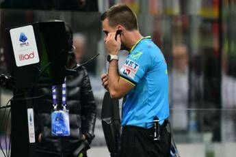 Pavlovic colpisce Simeone arbitro assegna rigore proteste in Milan Torino