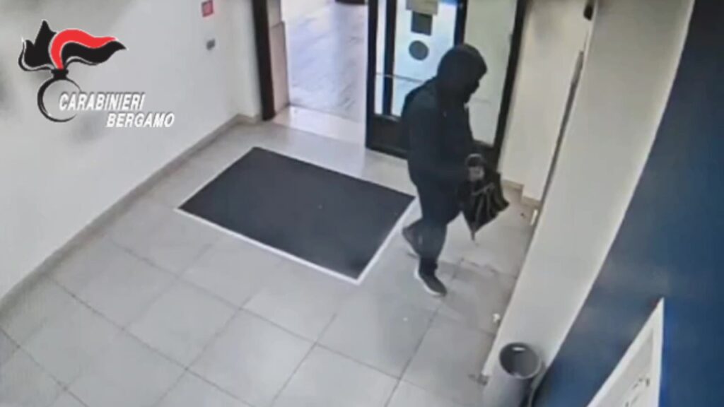 Rapina a una 79enne a Romano di Lombardia identificato e arrestato il presunto autore