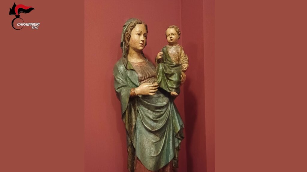 Recuperata nel Bergamasco una preziosa statua lignea del XIV secolo rubata nel 1977