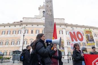 Roma oggi manifestazione per lo stop alla guerra e il no al Referendum Roma oggi manifestazione per lo stop alla guerra e il no al Referendum