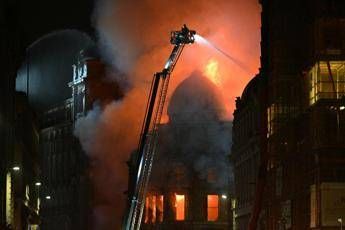 Scozia enorme incendio a Glasgow chiude stazione ferroviaria Scozia enorme incendio a Glasgow chiude stazione ferroviaria