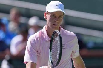 Spettatore infastidisce Dzumhur Sinner si scusa il gesto di Jannik a Miami