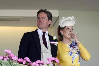 Troppa pressione per il caso Epstein anche la principessa Beatrice vuole trasferirsi allestero