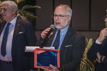 Tumori da Cipomo premi a informazione volontariato e oncologia di prossimita Tumori da Cipomo premi a informazione volontariato e oncologia di prossimita