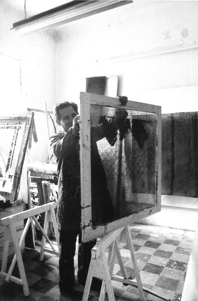 ritratto Nanni Valentini 1975 studio di via San Carlo Arcore A Pisogne il Mirad’Or celebra Nanni Valentini, il poeta della materia