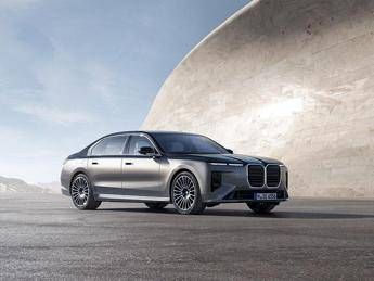 BMW Serie 7 2026 lusso tecnologia e strategie globali