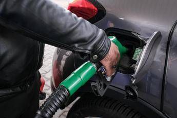Carburanti fonti Palazzo Chigi taglio accise fino al 22 maggio decreto nei prossimi giorni