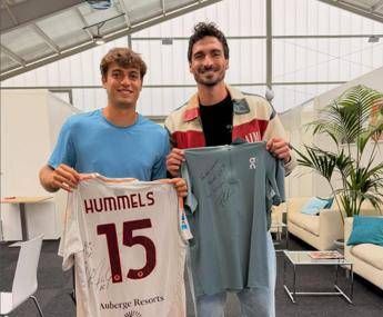 Cobolli premio di consolazione a Monaco scambia maglia con. Hummels