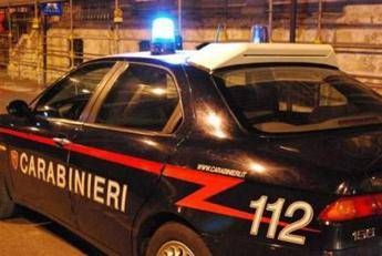 Foggia uccide la moglie a colpi di pistola e si costituisce