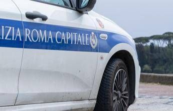 Follia nella notte in un campo rom di Roma baracche a fuoco dopo una lite tra famiglie Follia nella notte in un campo rom di Roma baracche a fuoco dopo una lite tra famiglie
