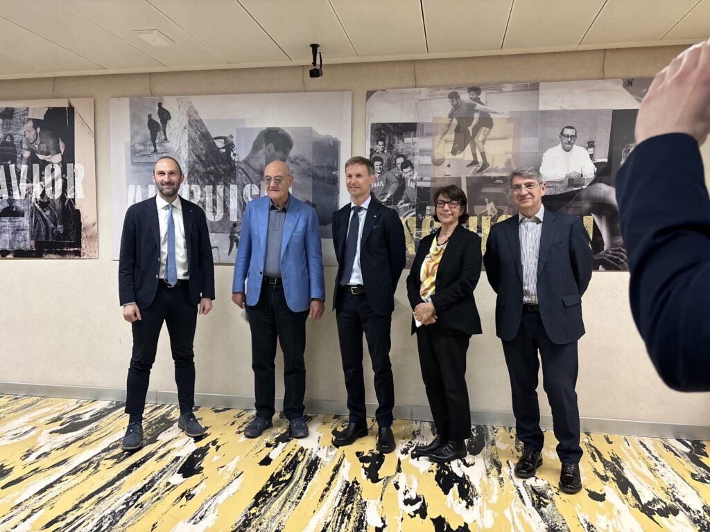 I Giusti nello sport, mostra fotografica al Pirellone fino al 23 aprile storie di atleti che hanno difeso diritti e umanità