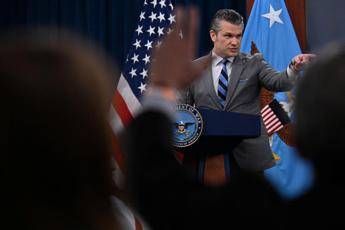 Iran Hegseth Europa smetta conferenze su Hormuz e si metta in mare