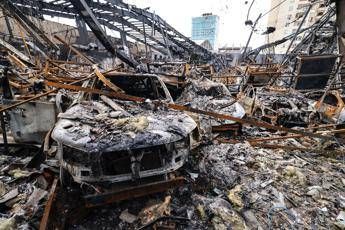 Iran Trump minaccia nuovi attacchi su ponti e centrali. Teheran Abbattuto F 35 Usa morto il pilota Diretta Iran Trump minaccia nuovi attacchi su ponti e centrali. Teheran Abbattuto F 35 Usa morto il pilota Diretta