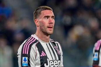 Juventus Vlahovic litiga con Locatelli in campo multa della societa