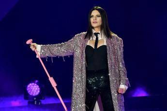 Laura Pausini ferma il concerto in Peru e gela la prima fila Non conoscete le canzoni
