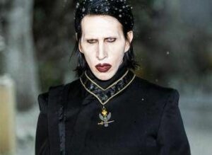 Marilyn Manson ospitato in convento dalle suore Arriva lo stop il post del sindaco di Ferrara