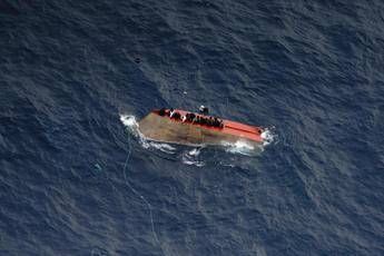 Migranti naufragio al largo della Libia 32 superstiti oltre 70 i dispersi Migranti naufragio al largo della Libia 32 superstiti oltre 70 i dispersi