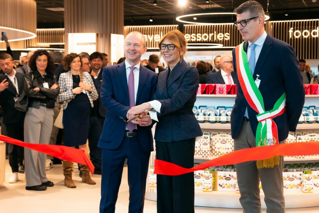 Milan Bergamo Airport inaugurato il nuovo difstore a Orio al Serio piu servizi e vetrina per il territorio Milan Bergamo Airport, inaugurato il nuovo difstore a Orio al Serio più servizi e vetrina per il territorio