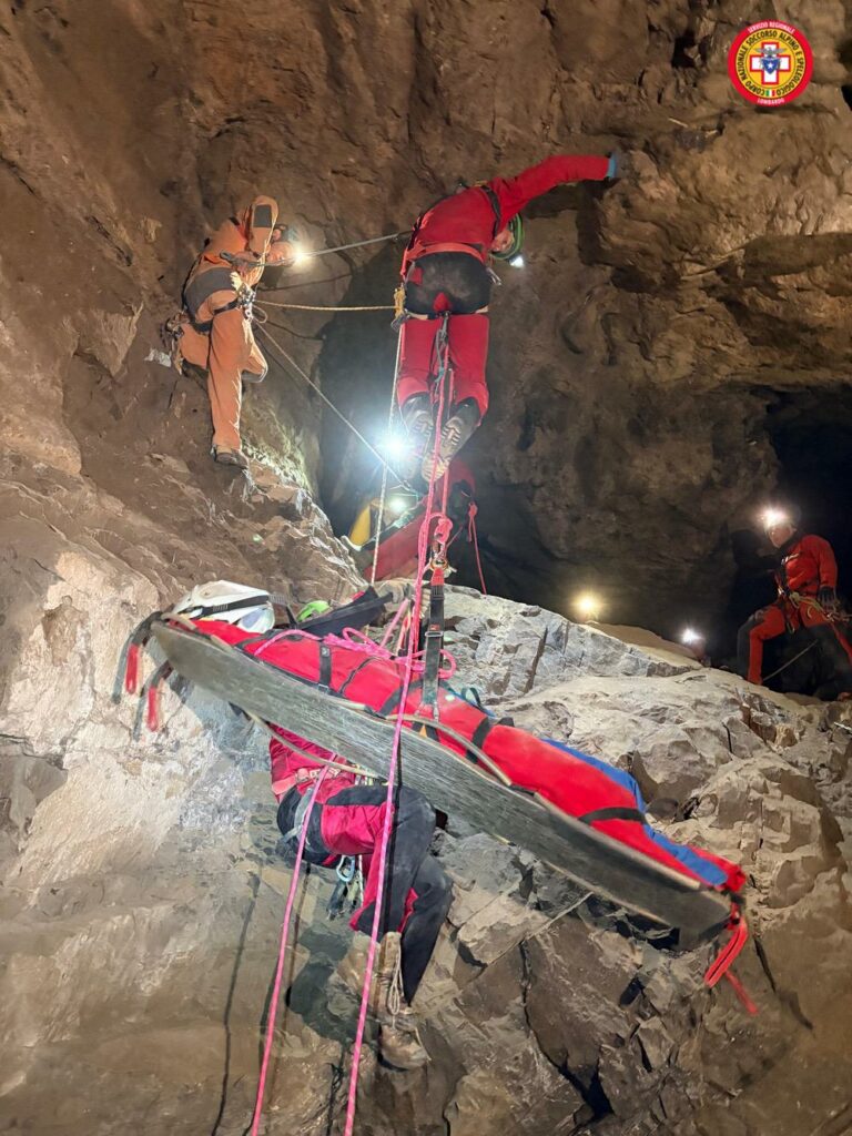 Oltre il Colle, addestramento del Soccorso alpino in miniera e grotta formazione per nuovi operatori speleologici