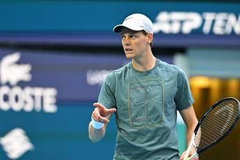 Sinner maestro di tennis per un giorno la lezione a Montecarlo Sinner maestro di tennis per un giorno la lezione a Montecarlo