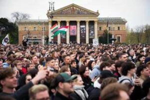 Ungheria domani la sfida Orban Magyar. Decine di migliaia al mega evento contro il primo ministro