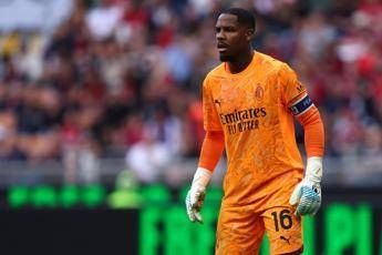 Verona Milan pioggia di fischi per Maignan e Leao cos e successo