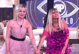 Alessandra Mussolini e la vincitrice del Grande Fratello Vip Antonella Elia seconda Alessandra Mussolini e la vincitrice del Grande Fratello Vip Antonella Elia seconda