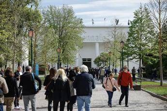 Biennale Arte arrivati gli artisti a Venezia lavori in corso a padiglione Russia