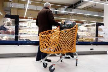 Eurispes lItalia del malessere meta Paese pessimista e ceto medio sempre piu povero