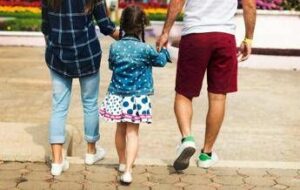 Famiglia Italia Censis meno figli e matrimoni cresce leta delle madri e le famiglie single