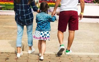 Famiglia Italia Censis meno figli e matrimoni cresce leta delle madri e le famiglie single