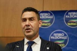 Futuro Nazionale Vannacci annuncia 5 nuovi ingressi arrivano parlamentari da Lega e Forza Italia