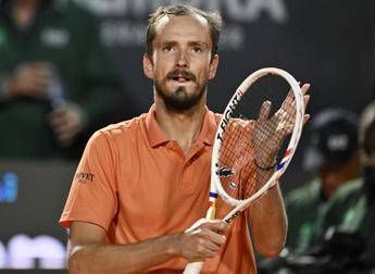 Internazionali Medvedev batte Landaluce e raggiunge Sinner in semifinale