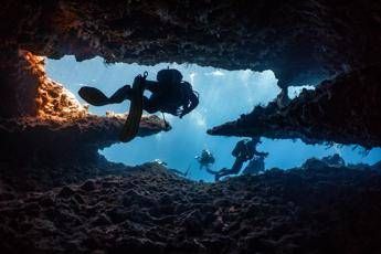 Maldive recupero corpi dei sub in grotta team internazionale pronto a nuova immersione Maldive recupero corpi dei sub in grotta team internazionale pronto a nuova immersione