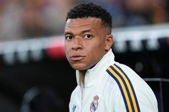 Mbappe la vacanza in Sardegna fa infuriare i tifosi del Real Vattene