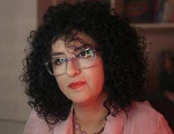 Narges Mohammadi sta male serve trasferimento immediato a Teheran